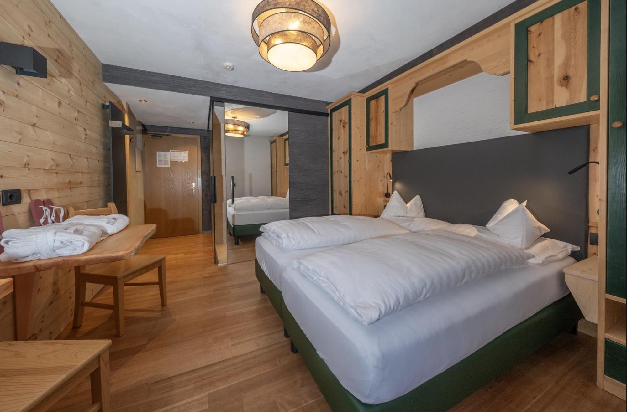 Hotel La Roccia Wellness 4*